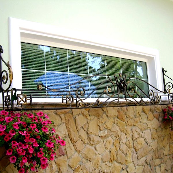 Кованая цветочница под окно (французский балкон). Модель-9