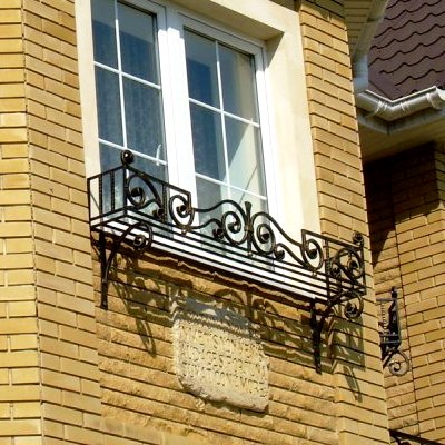 Кованая цветочница под окно (французский балкон). Модель-3