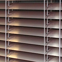 Межрамные жалюзи горизонтальные 25 мм, цвет персиковый металлик