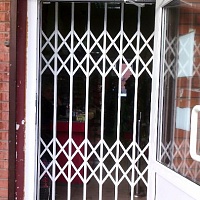 Раздвижные решетки на двери, гармошка металлическая. Модель-4