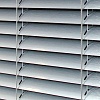 Межрамные жалюзи горизонтальные 25 мм, цвет штрих серебро
